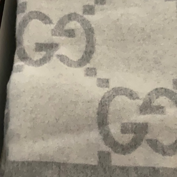 NEW AUTH GUCCI GG logo grey luxury throw blanket monogram fringe 72”x 54” - Picture 4 of 12